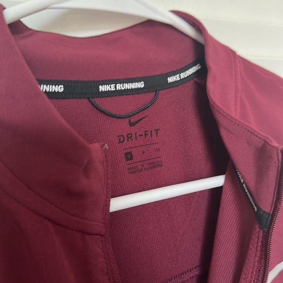 Nike Women's Flex Burgundy Reflective Running Jacket - Picture 8 of 10